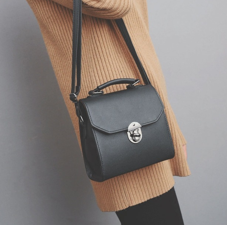 Vintage diagonal cross bag